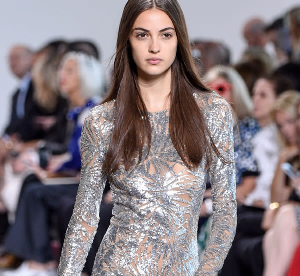 <p>Parmi les mannequins français attendus à la Fashion Week Paris, on trouve Camille Hurel. La jeune femme, signée à l’agence Elite Milan, a déjà participé à 62 défilés cette année.<br> Crédit photo : Getty Images </p>