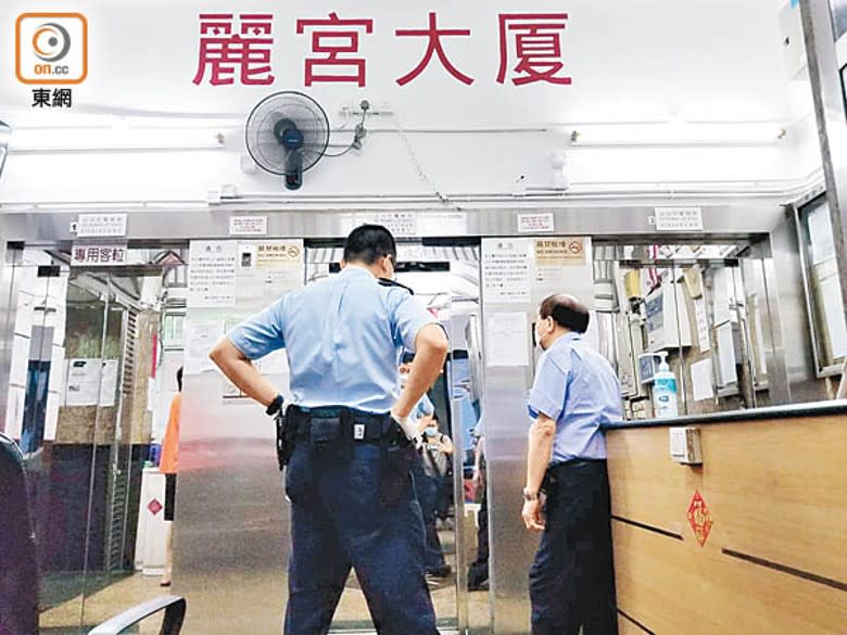 警員到場調查命案。