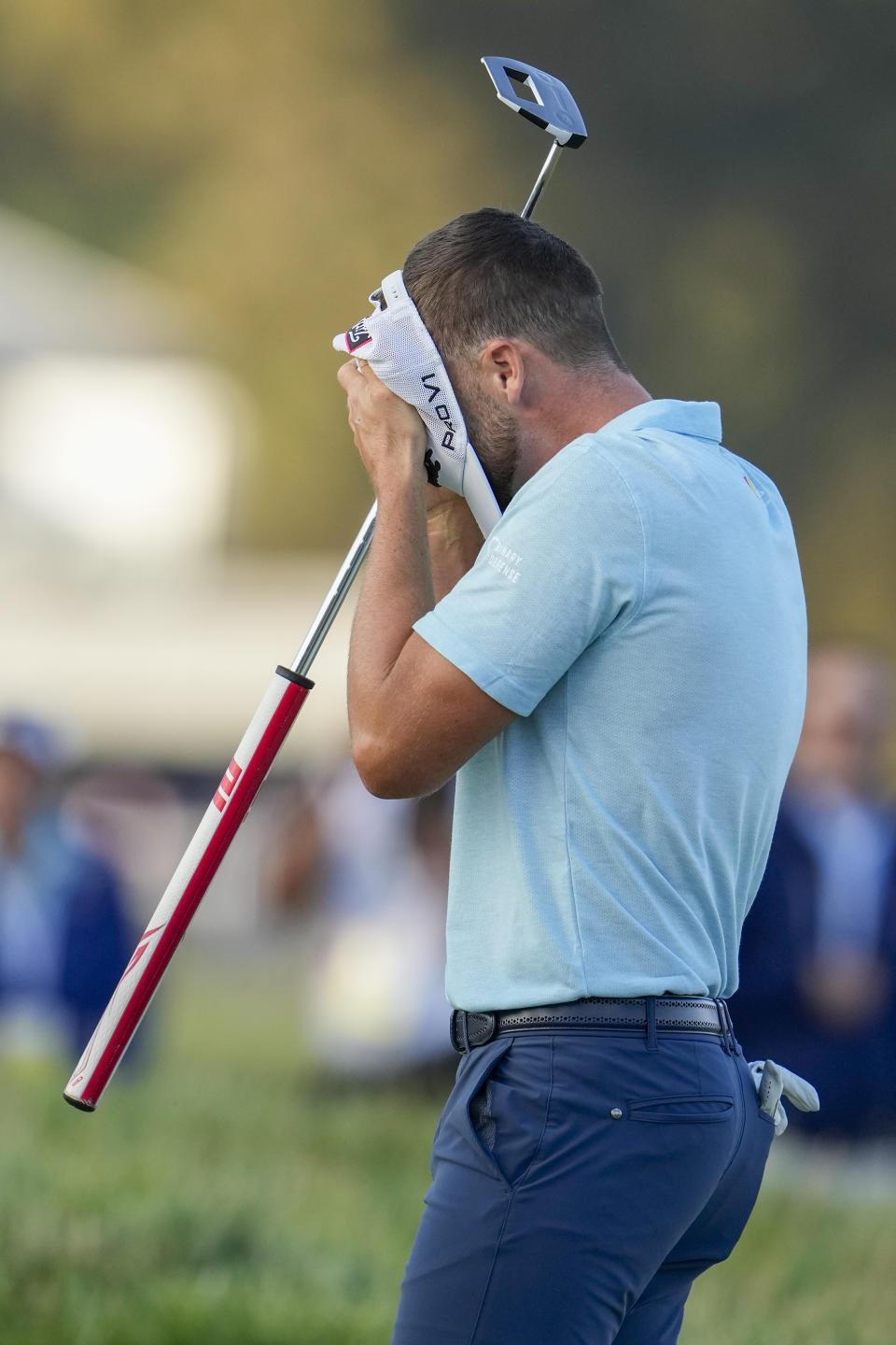 Wyndham Clark celebrates after winning after the U.S. Open golf tournament at Los Angeles Country Club on Sunday, June 18, 2023, in Los Angeles. (AP Photo/Marcio J. Sanchez)