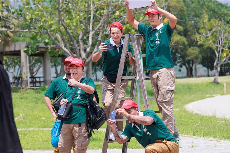 五位明星村長接獲全新任務。（圖／好看娛樂提供）