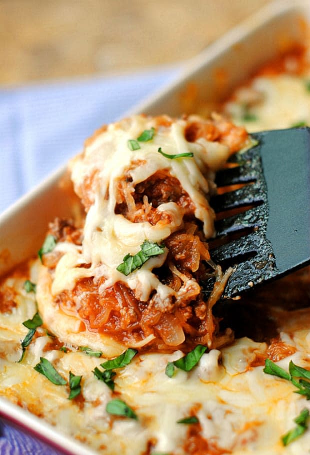 <p><a href="https://www.eatyourselfskinny.com/baked-spaghetti-squash-casserole/" rel="nofollow noopener" target="_blank" data-ylk="slk:Eat Yourself Skinny;elm:context_link;itc:0;sec:content-canvas" class="link ">Eat Yourself Skinny</a></p>