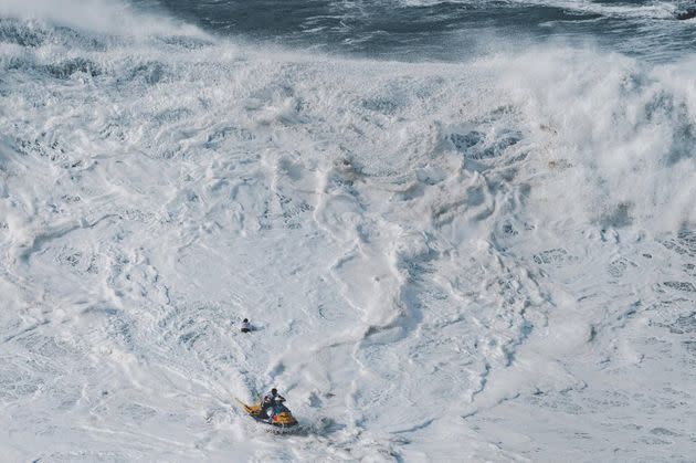 <p>La vague ne leur laisse pas le choix. «Fred [David] a essayé de me récupérer mais le timing était vraiment trop juste et il a dû fuir le long de la falaise. Je me suis fait atomiser. »</p>