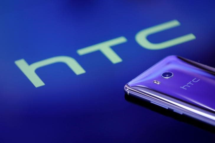 <p>FILE PHOTO: A HTC “U11” smartphone is displayed in this illustration photo taken August 1, 2017. REUTERS/Tyrone Siu/Illustration/File Photo </p>