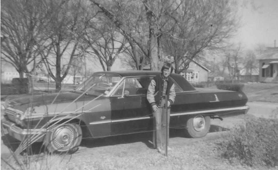 Randy Essex pada usia 16 tahun dengan Chevrolet Impala 1963 miliknya.