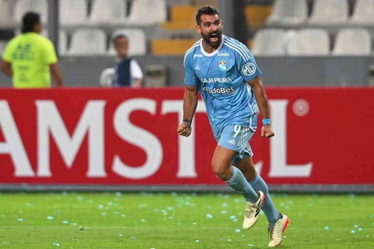 Martín Cauteruccio, a puro grito en Perú, donde asombra con sus goles