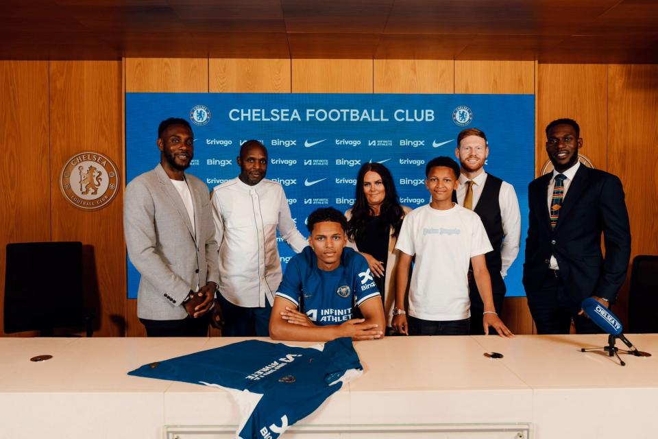 Omari Kellyman signing for Chelsea with his family.