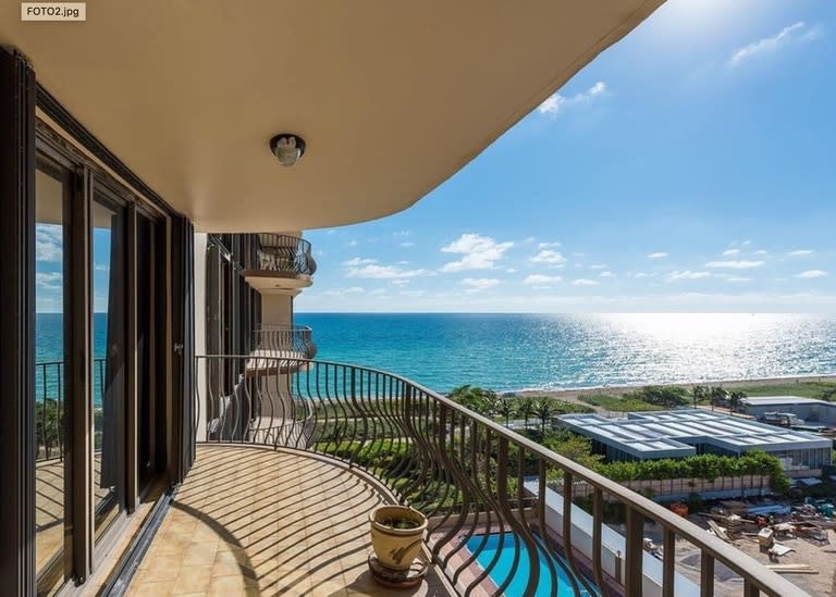 Vista desde una de las torres del condominio Champlain Towers en Surfside, Miami