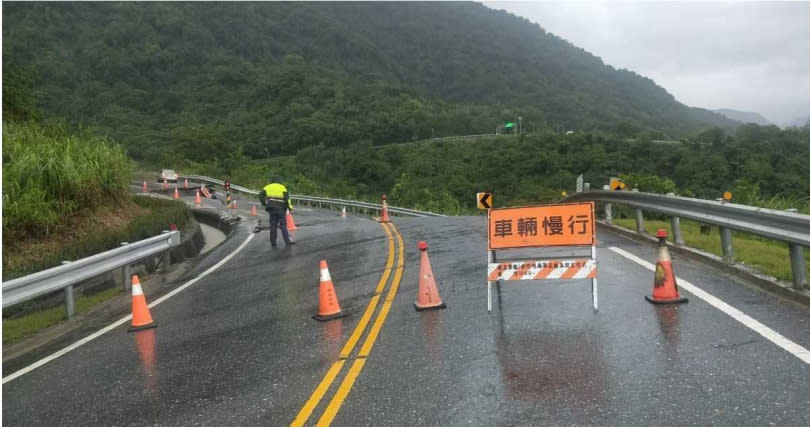 全線道路封閉。（圖／翻攝自臉書／臺東縣警察局成功分局）