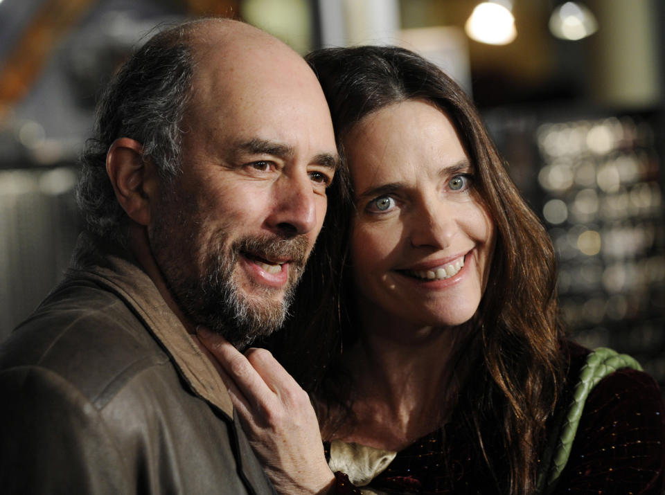 Actor Richard Schiff and his wife, actress Sheila Kelley, pose together at the premiere of the film "The Air I Breathe" in Los Angeles, January 15, 2008. REUTERS/Chris Pizzello (UNITED STATES)