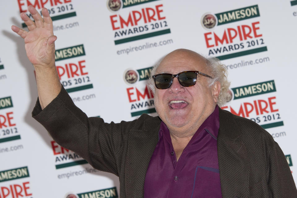 En esta foto del 25 de marzo del 2012, Danny DeVito llega a la ceremonia de los premios Jameson Empire en Londres. DeVito fue honrado con el Premio Donostia a la trayectoria en el Festival de Cine de San Sebastián el sábado 22 de septiembre del 2018 en San Sebastián, España. (AP Foto/Jonathan Short, Archivo)