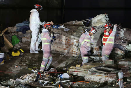 USAR rescue team search a collapsed building after an earthquake in Mexico City, Mexico September 28, 2017. REUTERS/Henry Romero