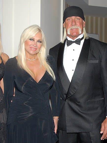 Linda Hogan Tearfully Reads Letter She Wrote to Ex Hulk Hogan Amid Sex ...