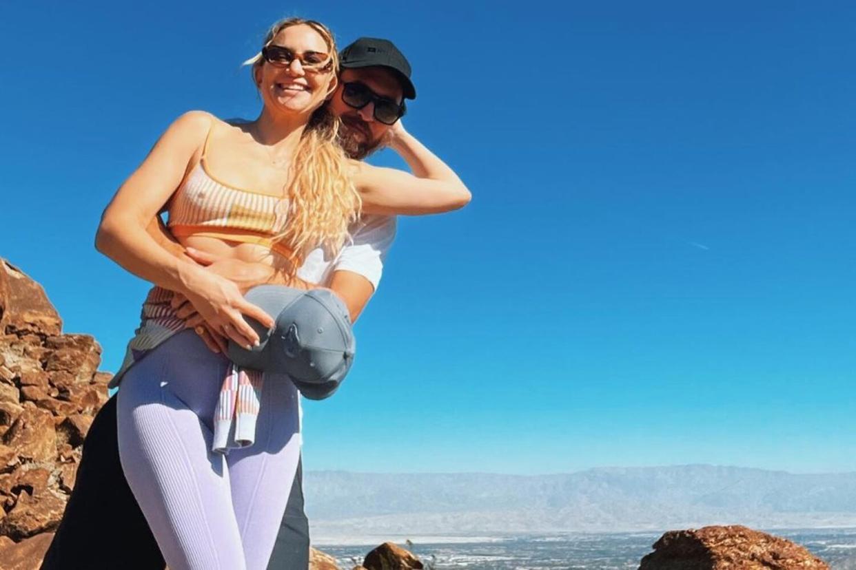 Kate Hudson and Family Go on Desert Vacation