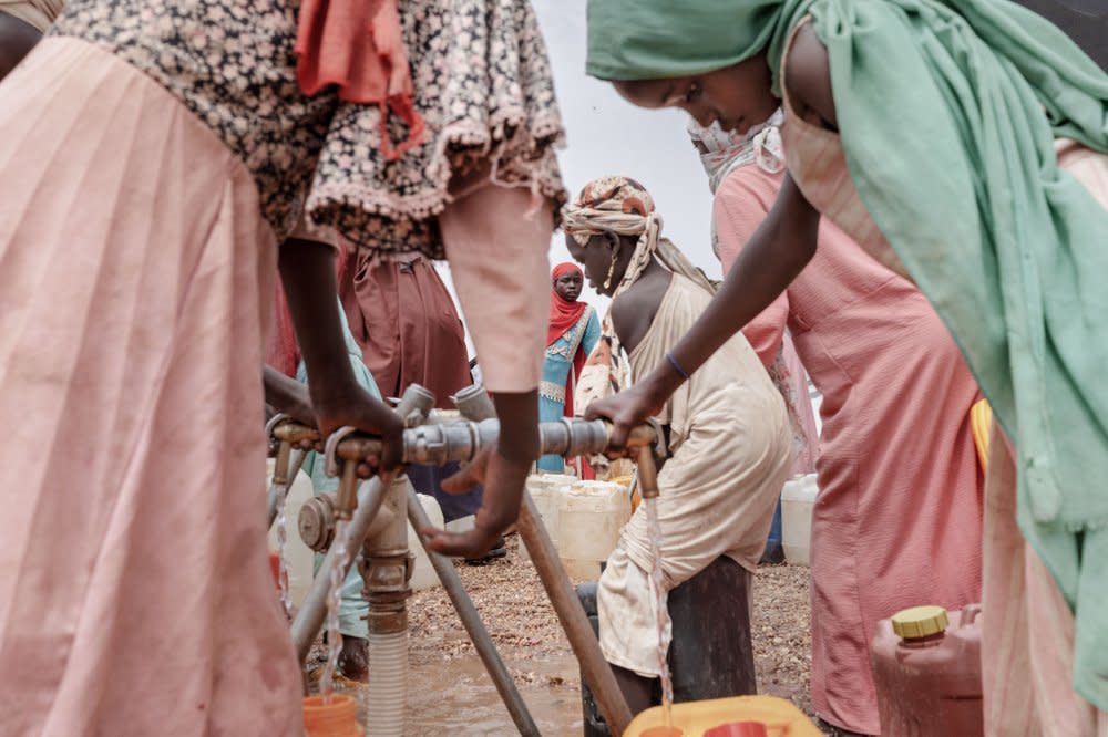 Sudanese refugee women collect water from a well at Adré refugee camp.<span class="copyright">Nicolò Filippo Rosso</span>