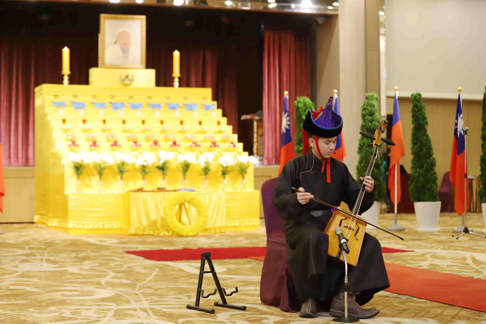 「成吉思汗祭典」後安排蒙古傳統樂器馬頭琴、呼麥（喉音）表演。
(文化部提供)