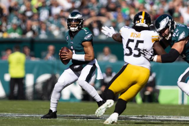 Jalen Hurts, A.J. Brown power unbeaten Eagles past Steelers 35-13