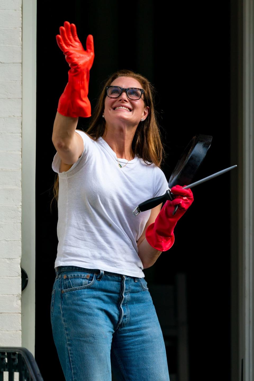 <p>Brooke Shields joins the 7 p.m. cheer for healthcare workers from her N.Y.C. balcony on Thursday.</p>