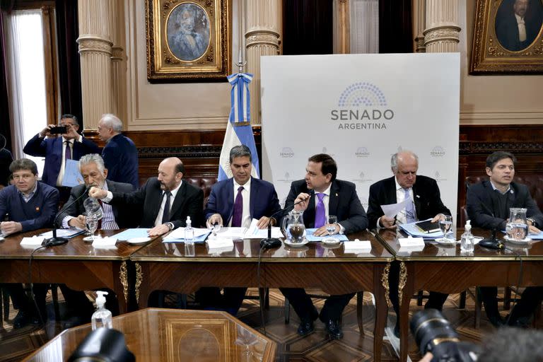 Mellla, Rodríguez Saá, Insfrán, Capitanich y Kicillof, junto a los senadores Snopek y Parrilli