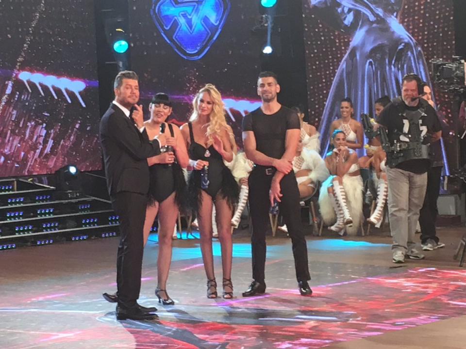 “El personaje de la noche, la niñera de Sabrina. Merengue en familia. ‘Bailando 2016′”, fue el comentario del periodista Ángel de Brito en Tiwtter. ¿Nace una estrella?  - Foto: Twitter.com/AngeldebritoOk