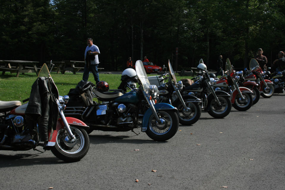 You hardly ever see this many Panheads in one place.