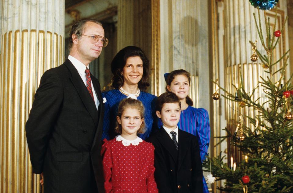 <p><span>Die schwedischen Bürger konnten dank der Weihnachtsgrüße des Königshauses schrittweise mitverfolgen, wie die Sprösslinge immer größer wurden. Dieses Bild stammt aus dem Jahr 1990, Prinzessin Victoria war damals 13 Jahre alt.</span> </p>