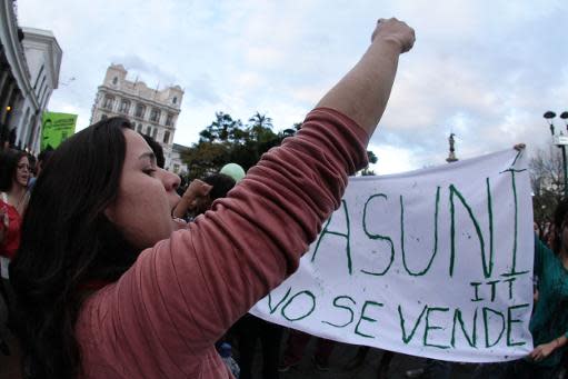 Protesta contra la explotación petrolera en la reserva natural del Yasuní, el 15 de agosto de 2013 en Quito (AFP | Juan Cevallos)