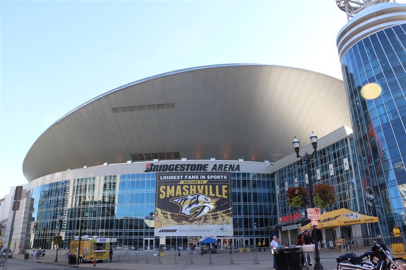 暴龍有可能會用納什維爾市的布里奇斯通球館（Bridgestone Arena）作為臨時主場。（圖／翻攝自推特）