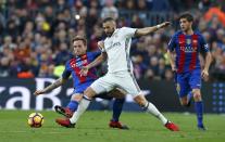 Football Soccer - Barcelona v Real Madrid - Spanish La Liga Santander- Nou Camp Stadium, Barcelona, Spain - 3/12/16. Real Madrid's Karim Benzema and Barcelona's Ivan Rakitic in action during the "Clasico". REUTERS/Albert Gea