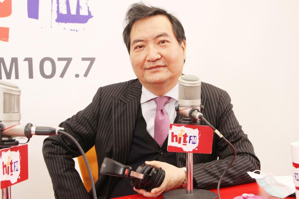 行政院新任發言人羅秉成今（24）天上午接受電台專訪。   圖：Hit Fm《周玉蔻嗆新聞》製作單位提供