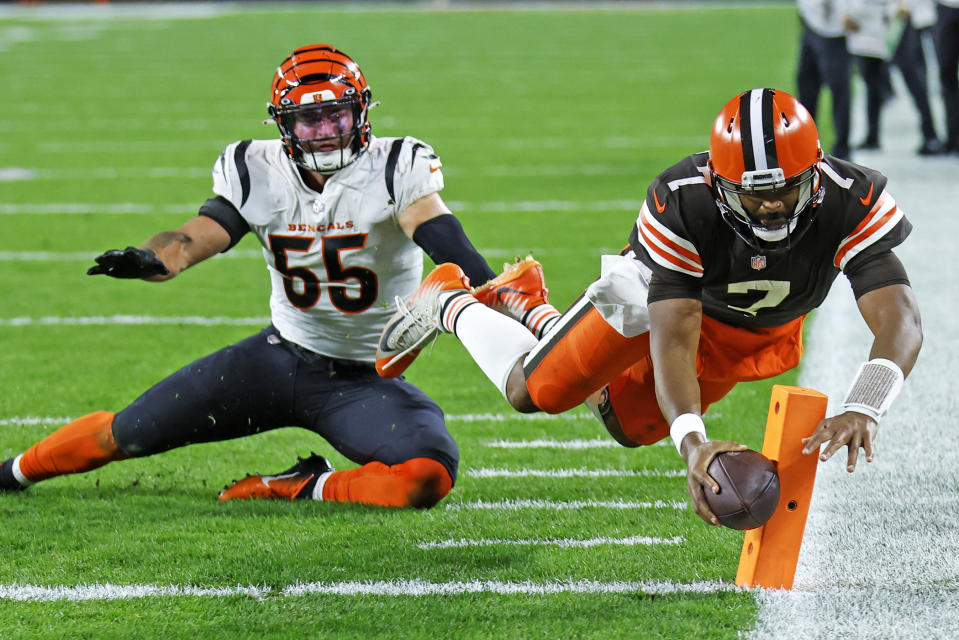 Cleveland Browns quarterback Jacoby Brissett (7) dives into the end zone for a touchdown with Cincinnati Bengals linebacker Logan Wilson (55) looking on. (AP Photo/Ron Schwane)