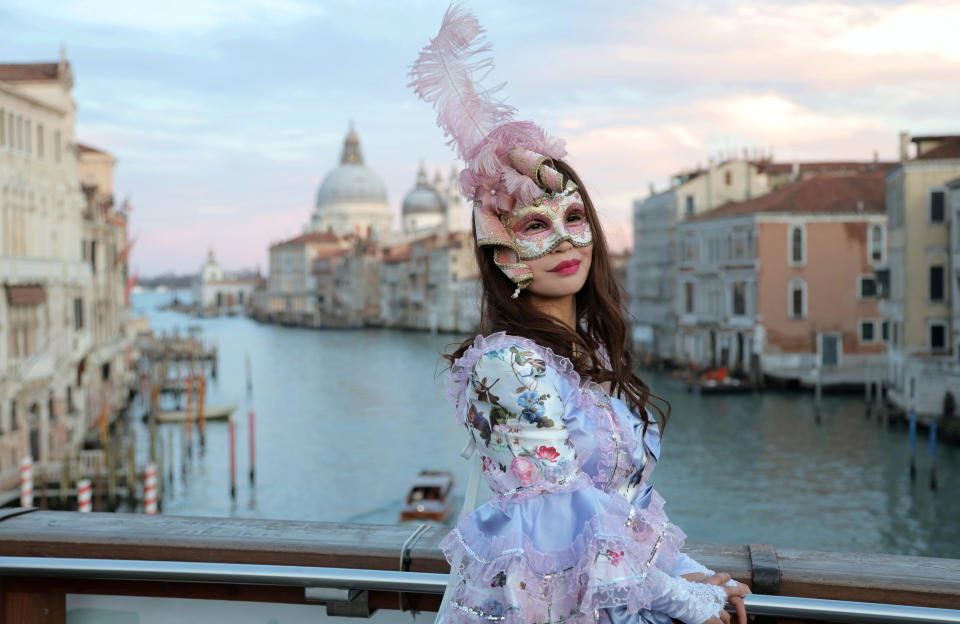 Déguisement de mardi gras pour Lion : un costume de bal vénitien