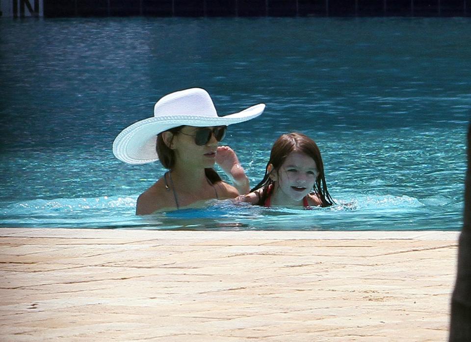 Katie Holmes and Suri spent a little time in the hotel pool on May 15, 2011 and it looks like Holmes was trying to teach her little lady how to swim.