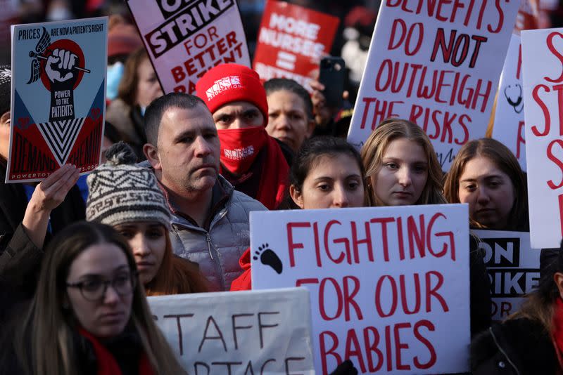 NYSNA nurses walk off the job, to go on strike at Mount Sinai Hospital in New York City