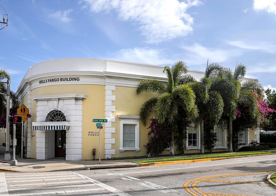 The main entrance to this Wells Fargo Bank branch in Palm Beach faces the intersection of South County Road and Royal Palm Way.