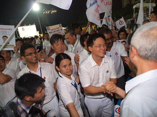 Choo made his rounds in the crowd on Thursday night after the rally ended. (Yahoo! Singapore/ Alvin Ho)