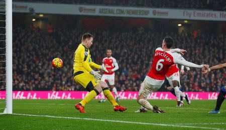 Football Soccer - Arsenal v Newcastle United - Barclays Premier League - Emirates Stadium - 2/1/16 Laurent Koscielny scores the first goal for Arsenal Reuters / Eddie Keogh Livepic