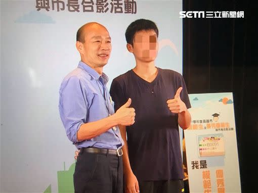 韓國瑜與市長獎同學合影。（圖／資料照）