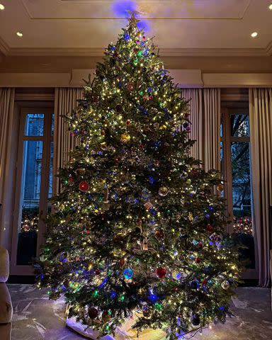 <p>Kelly Ripa/Instagram</p> Kelly Ripa and Mark Consuelos Christmas tree