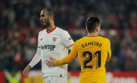 Soccer Football - Spanish King's Cup - Quarter Final Second Leg - Sevilla vs Atletico Madrid - Ramon Sanchez Pizjuan, Seville, Spain - January 23, 2018 Sevilla’s Guido Pizarro and Atletico Madrid's Kevin Gameiro after the match REUTERS/Jon Nazca