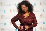 Oprah Winfrey gilt als erfolgreichste Talkmasterin der USA. Regelmäßig landet sie auf der "Forbes-Liste" der bestverdienenden Promis weit oben. Davon konnte sie lange Zeit nur träumen. Ihre Kindheit verbrachte Oprah Winfrey bei wechselnden Verwandten, in Unterkünften ohne fließendes Wasser oder Strom. Weit schlimmer als die Armut aber ... (Bild: Anthony Harvey / Getty Images)