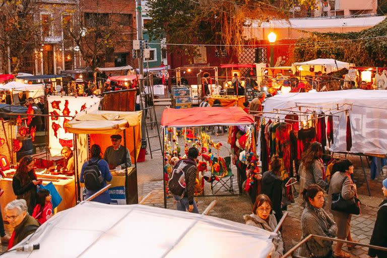 La feria de artesanos de Güemes funciona los sábados por la tarde