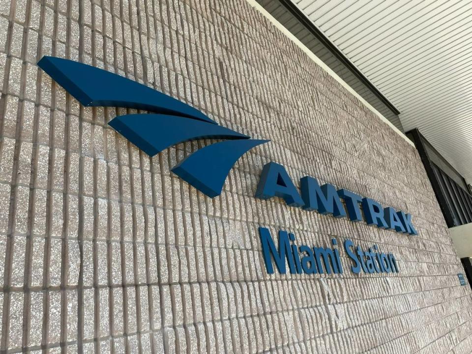 La estación Amtrak de Miami está cerca de una estación de tránsito para Metrorail.