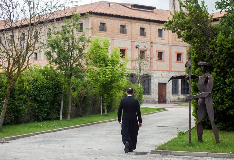 Este lunes vence el plazo para que las monjas de Belorado entregasen las llaves del convento pero las religiosas no cumplirán con este requerimiento que les hacía el pasado jueves 6 de junio una delegación de la Iglesia, formada por Sor Carmen Ruiz, secretaria de la Federación de Clarisas, Nuestra Señora de Aránzazu, Don Rodrigo Sáiz, apoderado del Comisario Pontificio, y Don Carlos Azcona, notario del Tribunal Eclesiástico, cuando acudían al monasterio de Santa Clara en compañía de una notaria para instar a las religiosas cismáticas a que cedan la administración del complejo.