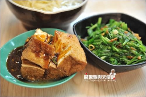 《新北市蘆洲景點美食》環堤大道寵物彩繪階梯(最新景點)．蘆洲李宅古蹟(抓周收涎熱點)．阿六切仔麵(捷運蘆洲站)．得勝街廟口米苔目(捷運三民高中站)