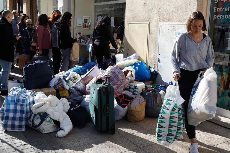 Los habitantes del edificio quedaron en la calle y lo perdieron todo; vecinos comienzan a hacer donaciones para los damnificados