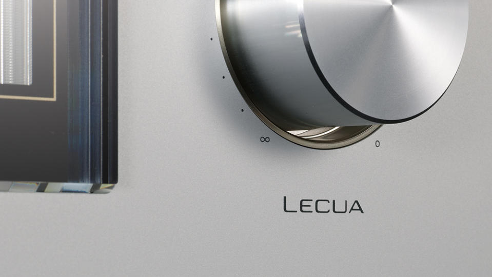 A close look at the volume knob on the Luxman L-507z integrated amplifier.