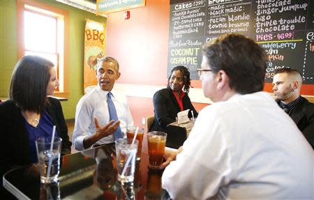 U.S. President Barack Obama speaks with restaurant workers while having lunch at Zingerman's Deli in Ann Arbor, Michigan, April 2, 2014. REUTERS/Larry Downing