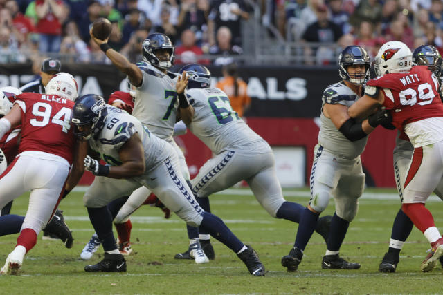 Marshawn Lynch: Russell Wilson blocked number from 'Hawks players