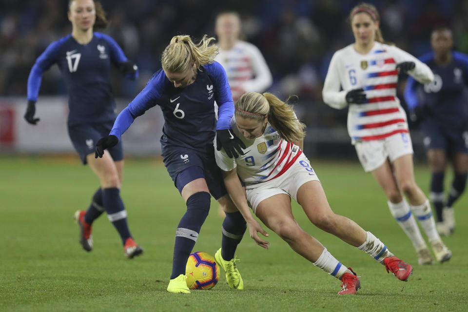 US midfielder Lindsey Horan, right, battles for the ball with France midfielder Amandine Henry during a women's international friendly soccer match between France and United States at the Oceane stadium in Le Havre, France, Saturday, Jan. 19, 2019. France won 3-1. (AP Photo/David Vincent)