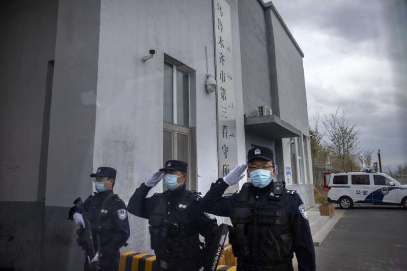 美聯社今年4月獲中國政府批准進入「烏魯木齊市第三看守所」內部實際參訪（AP）
